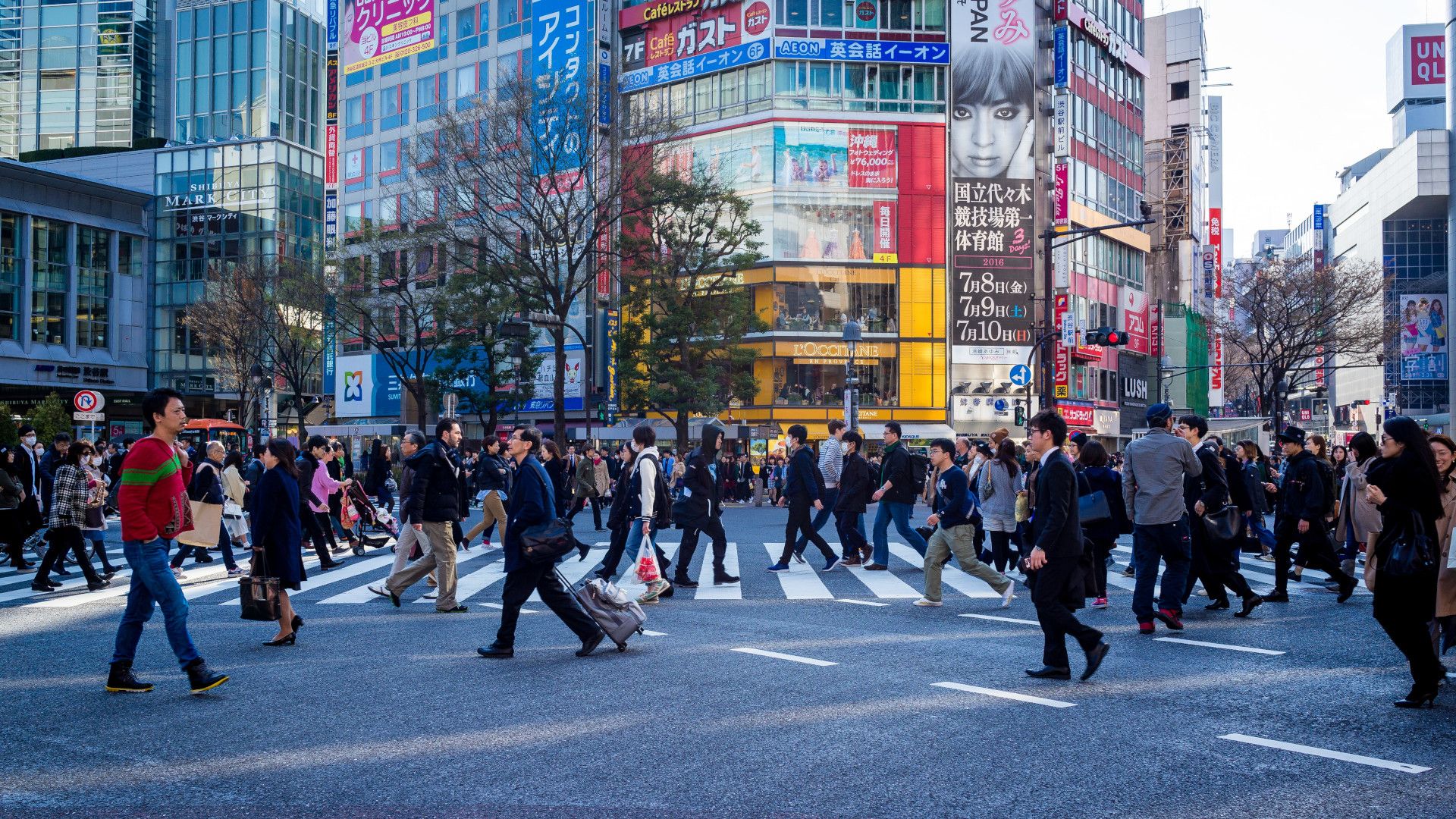 People crossing an intersection in Tokyo.